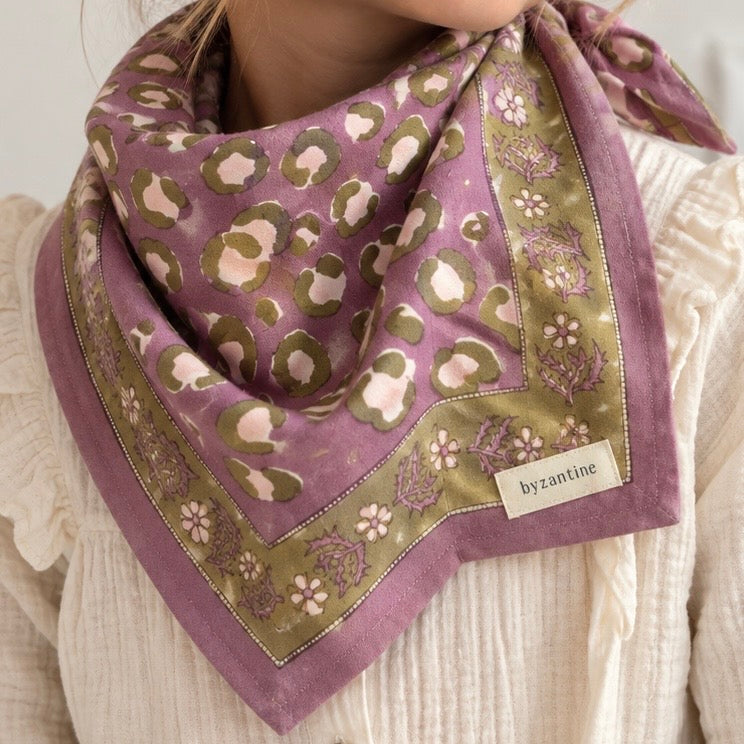 Petit foulard léopard violet
