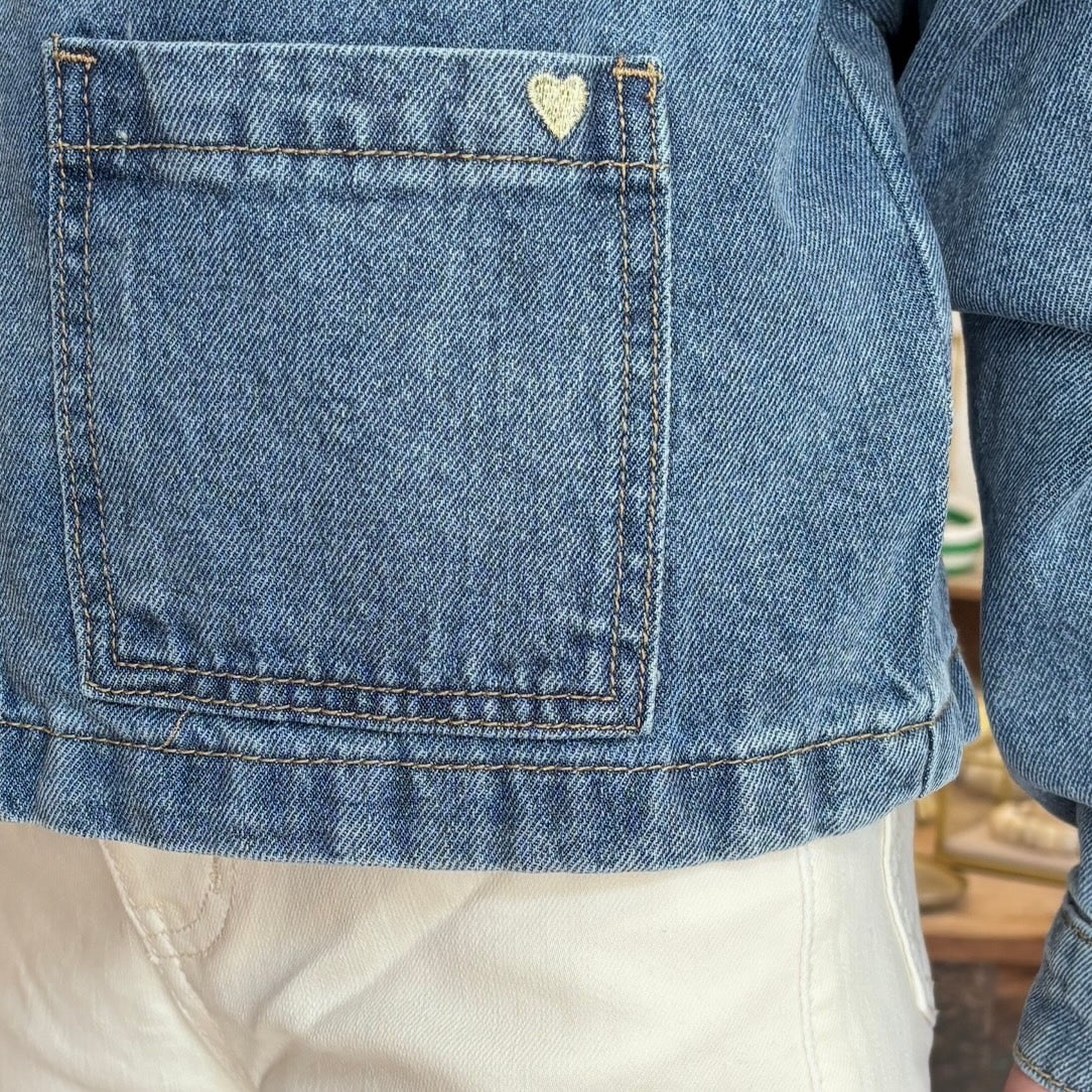 vêtement enfant tendance du 2 au 12 ans disponible à l'atelier n°1, boutique de prêt à porter et accessoires à saint Quentin