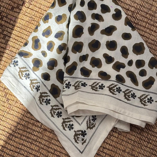 Grand foulard léopard écru