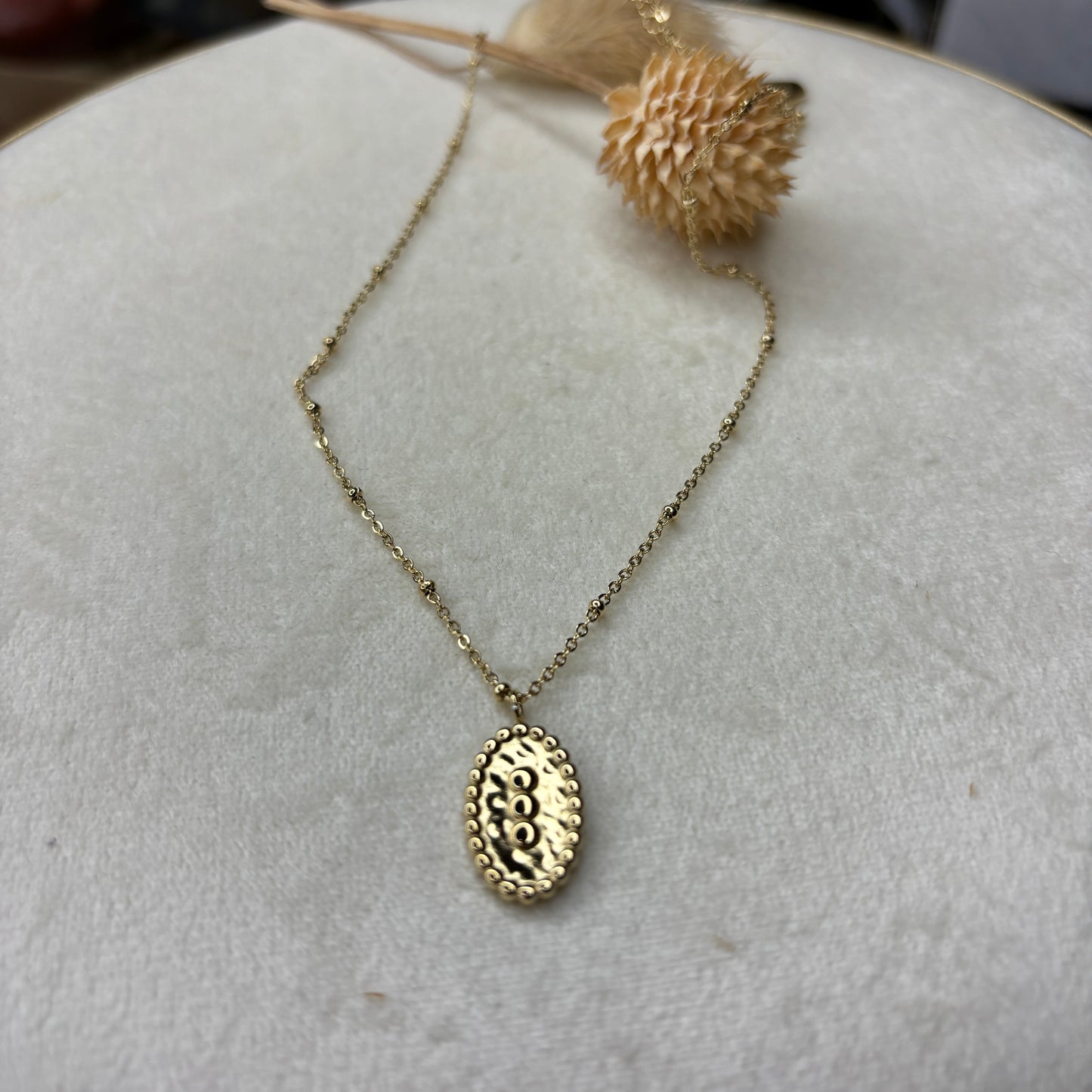 Collier médaillon ovale