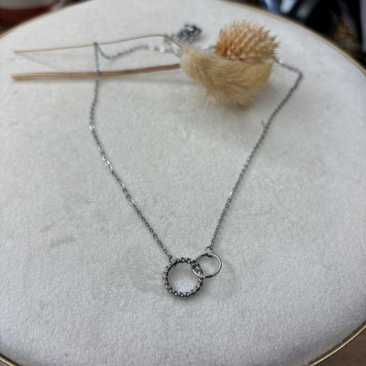 Collier anneaux entrelacés