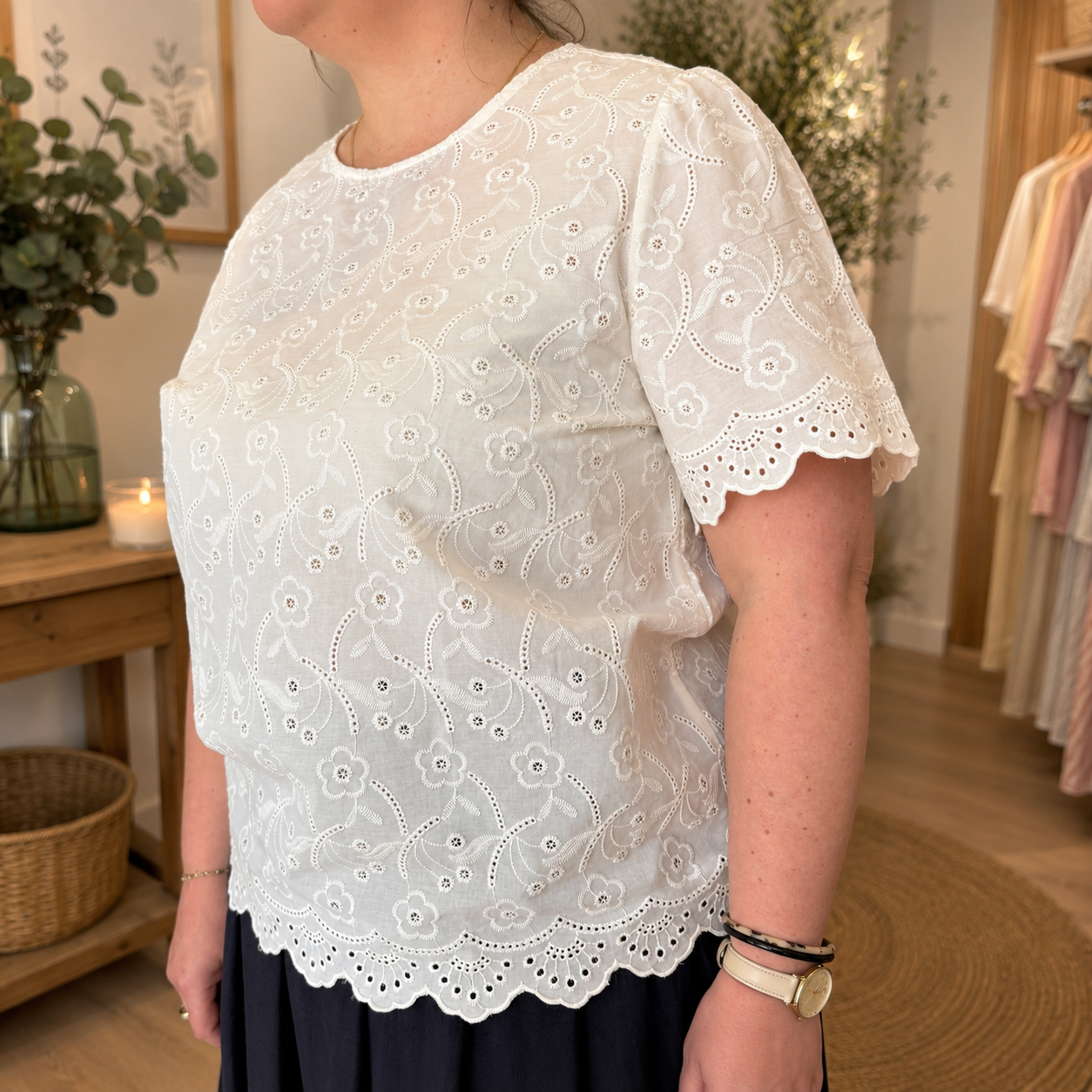 Selection de vêtements femme grande taille du 44 au 50 disponible à l'atelier n°1, boutique de prêt à porter et accessoires à saint Quentin 