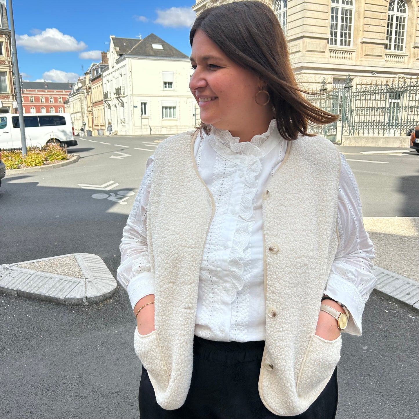 vêtement femme tendance du 44 au 50 disponible à l'atelier n°1, boutique de prêt à porter et accessoires à saint Quentin 