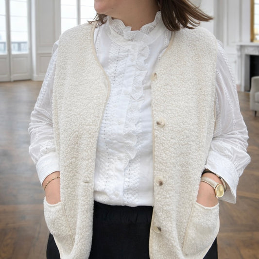 Selection de vêtements femme grande taille du 44 au 50 disponible à l'atelier n°1, boutique de prêt à porter et accessoires à saint Quentin 