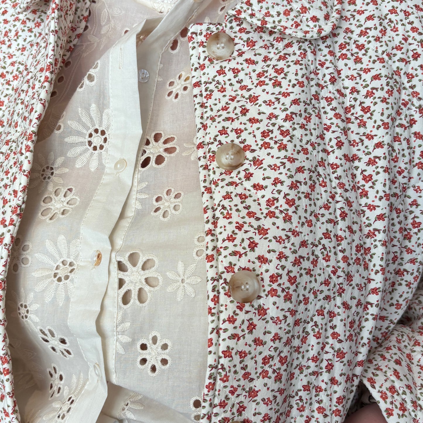 Selection de vêtements femme grande taille du 44 au 50 disponible à l'atelier n°1, boutique de prêt à porter et accessoires à saint Quentin 