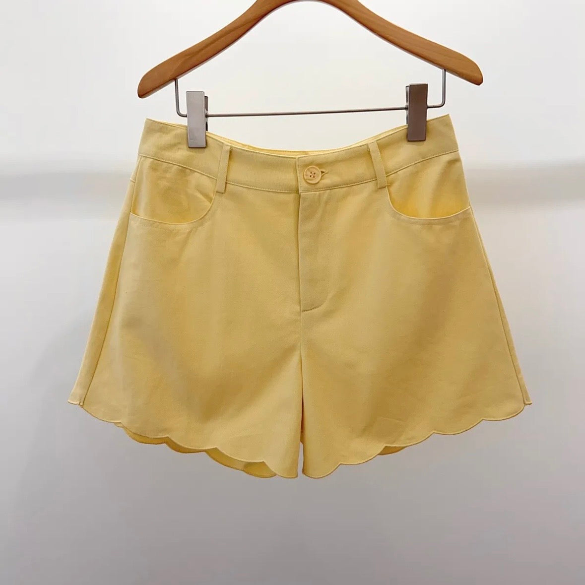 Selection de vêtements femme grande taille du 34 au 42 disponible à l'atelier n°1, boutique de prêt à porter et accessoires à saint Quentin 